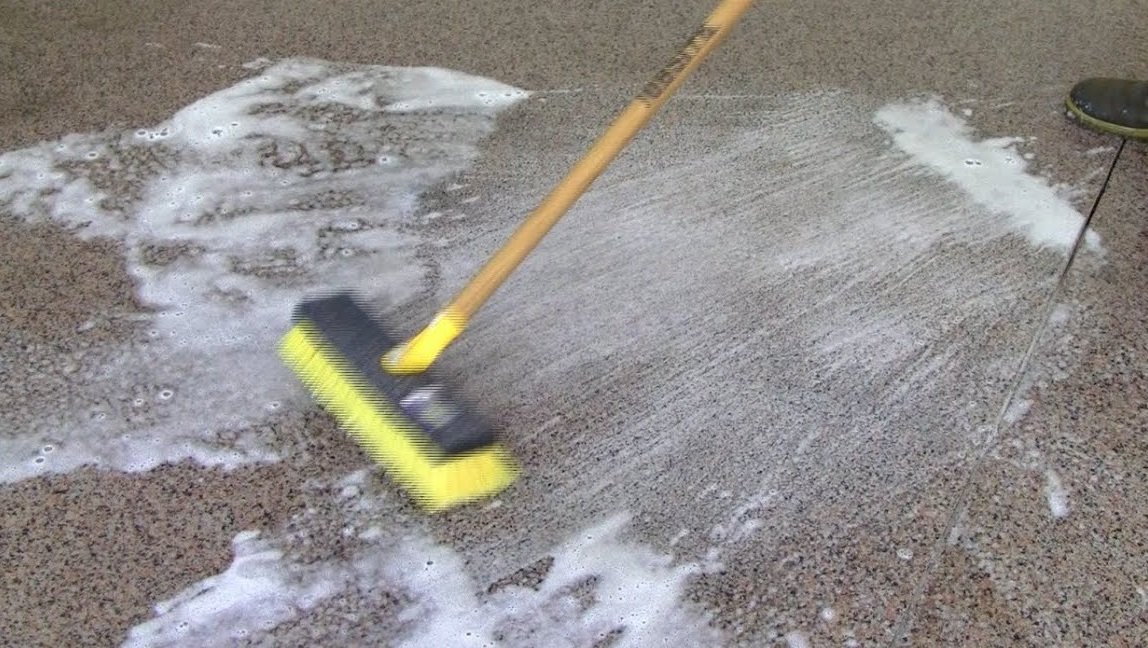 How to remove paint from concrete? [8 mind blowing methods]